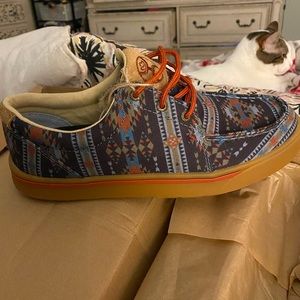 Twisted size 8 mens shoes w box. Brand new.